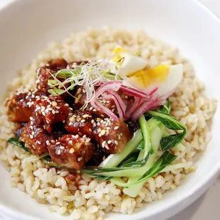 Korean Style BBQ Lunch Customiza-Bowl (available vegetarian or w/chicken, salmon or steak)