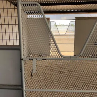 Large, safe, clean, stalls