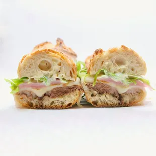 normandie
creekstone farm&apos;s brisket, provolone, mustard mayo, ginger pickled radish, and scallion served on baguette with side of au jus