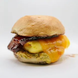 Wake n&apos; Bacon Sandwich
confit nueske&apos;s bacon, folded egg, cheddar, and herb mayo on house bun