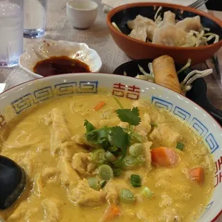 Curry Chicken Rice Noodle Soup