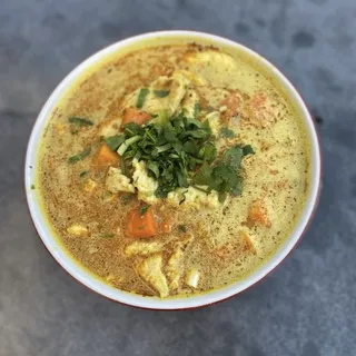 Curry Chicken Rice Noodle Soup