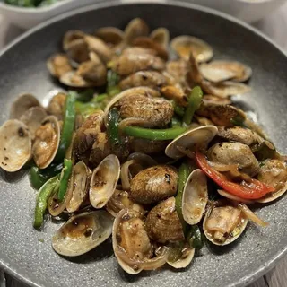 Stir-Fry Clams with Black Bean Sauce