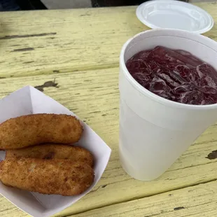 Croquettas y Tinto de Verano