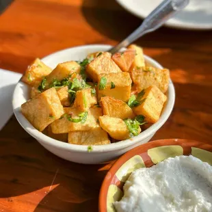 Spicy Garlic Potatoes and Garlic Sauce