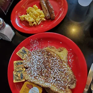 French toast, scrambled eggs, sausage links. Everything was very tasty!