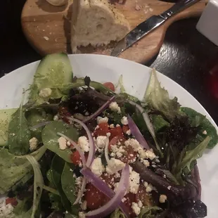 House salad with bread