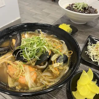 1. / Seafood Jjambbong