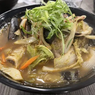 1. Seafood & Rib Jjambbon