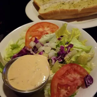 Salad with garlic bread
