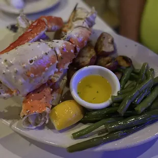 Alaskan King Crab 1LB comes with 2 sides.