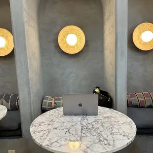 Cozy nooks for work, eating or chatting.