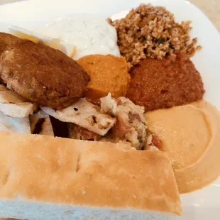 6 Mezze plater with pita bread- 300 cafe