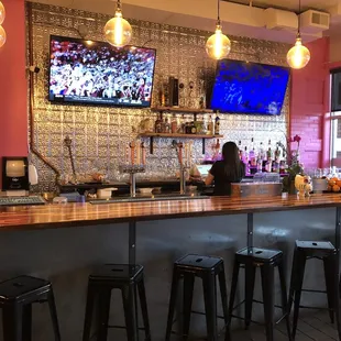 Cute bar side!