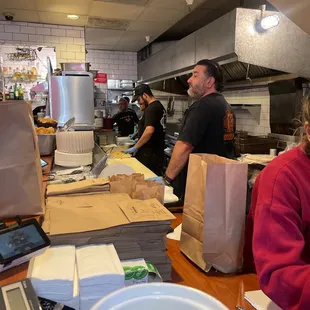 Luuuuuunnnccchhhh iiissss sssseerrrrvveeeddd!!!