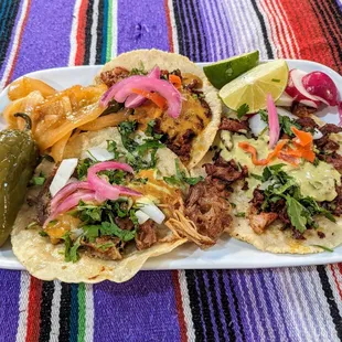 Tacos con tortillas hecha a manos - al pastor
