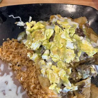 Chilaquiles con Huevos y Carne