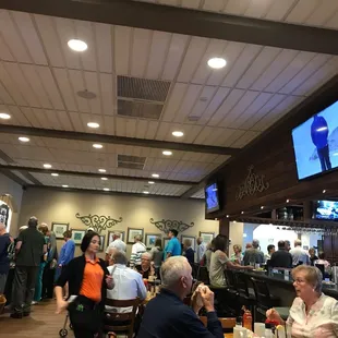 Long lines means good food! Definitely a wave before and after church services on Sunday.
