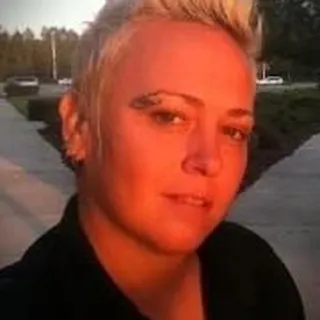 Kim T.