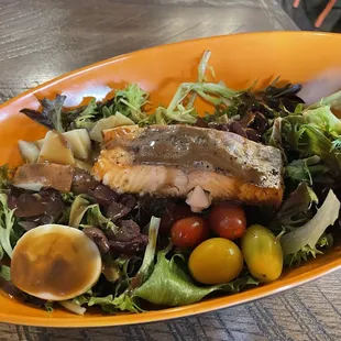 Salmon Niçoise salad