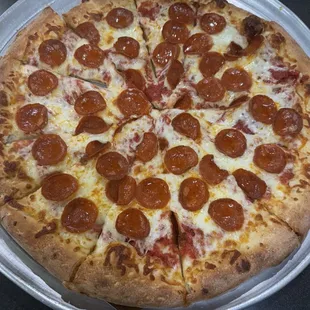 Extra-large pepperoni pizza