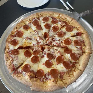 extra large pepperoni pizza