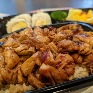 a plate of chicken and rice