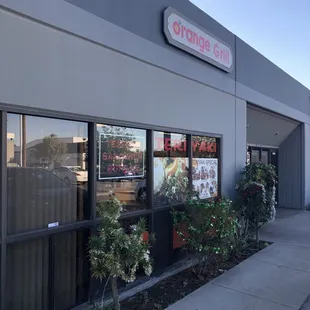the outside of a restaurant