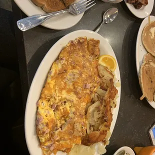 3 egg cheddar and ham omelette-could definitely split with another!!!