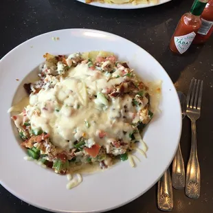 Build your own breakfast bowl with: green pepper, tomatoes, jalapeño, bacon and mozzarella cheese on a pile of potatoes.