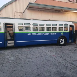 Old school bus from back n the days