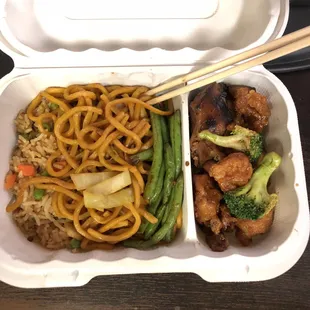 (Lunch Buffet) Lo Mein, Fried Rice, Steamed Beans, Orange Chicken w/broccoli