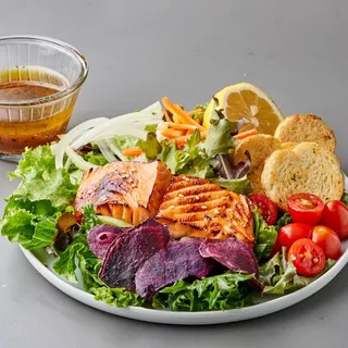 B23. Seared Salmon Signature Salad