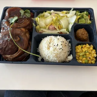 M10. GENKI POT-ROASTED PORK KNUCKLE