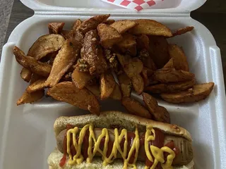 Double Ds Wings, Dogs & Goodness