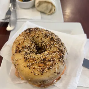 Smoked salmon bagel