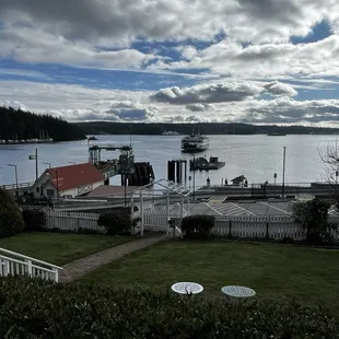 Watch the ferries land while you enjoy the island&apos;s best fish-n-chips