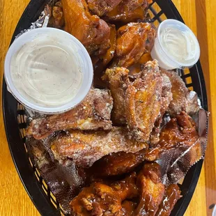 25k gold, garlic Parmesan and jerk wings