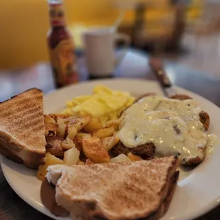 a plate of breakfast food