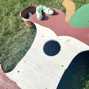 Caterpillar toss game