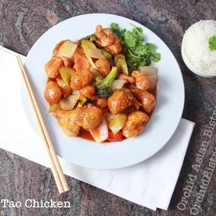 a plate of chicken and broccoli