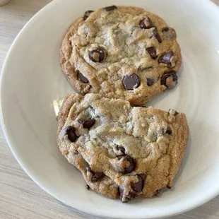 Chocolate Chip Cookies delivered at the end of the meal.  What a nice surprise.
