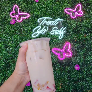 Jasmine milk tea with rainbow jelly