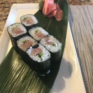 Yellowtail Scallion Roll
