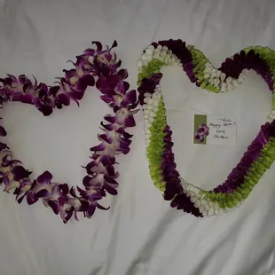 Leis.