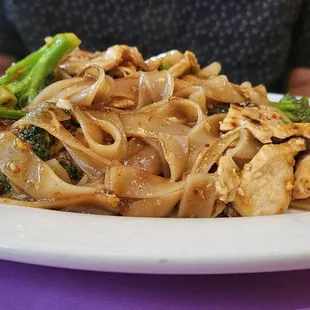 Chicken drunken noodles