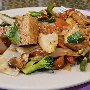 Tofu drunken noodles