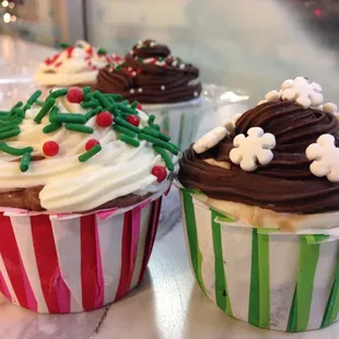 Super cute FroYo Cupcakes!