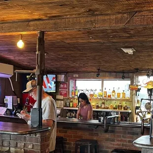 Bartender with striking resemblance to Amy Winehouse