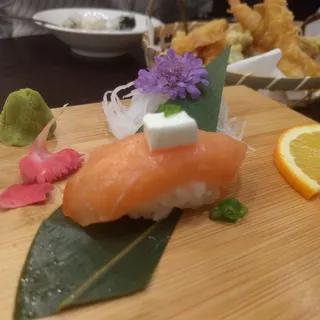 Smoked salmon Nigiri